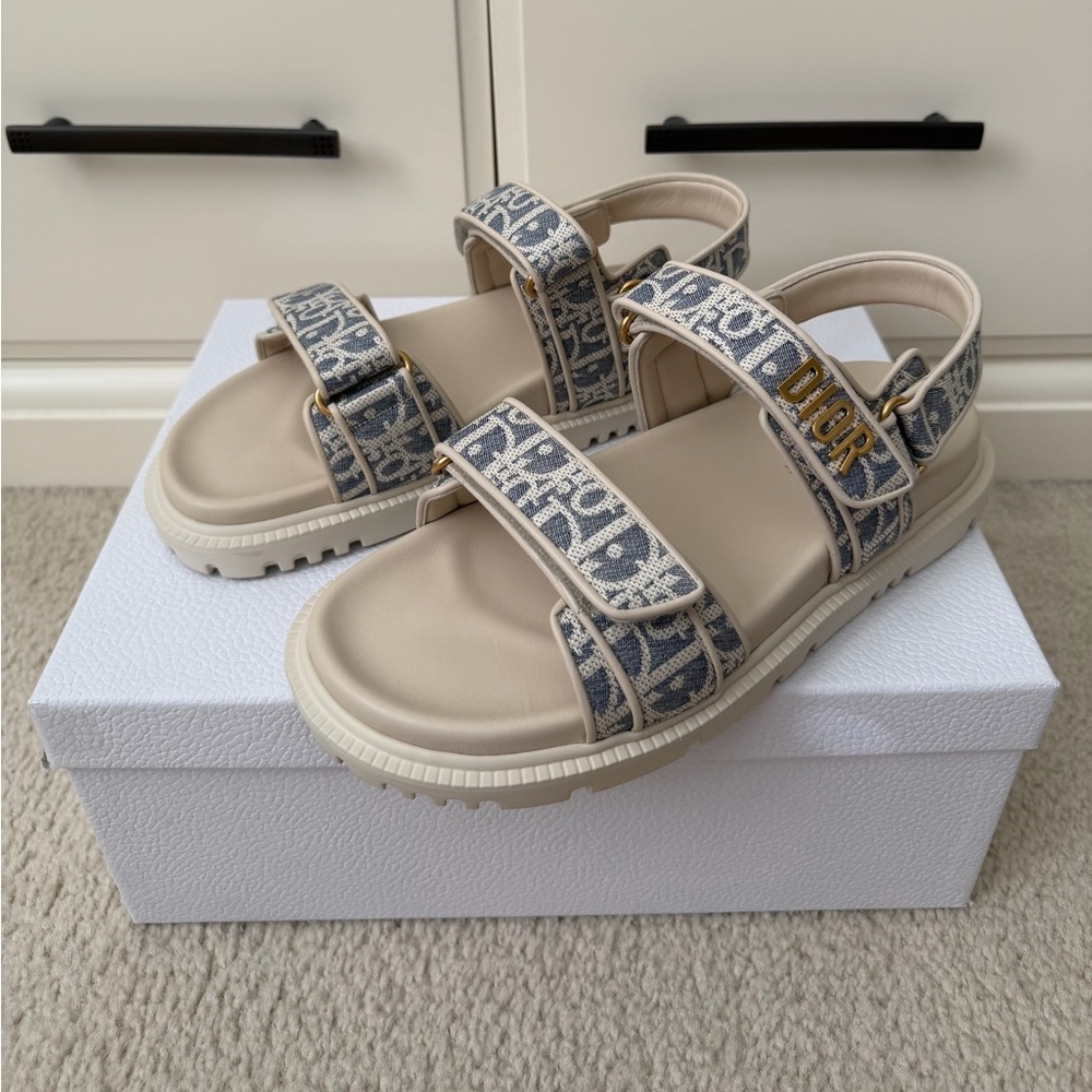 Brand New In Box BNIB Christian Dior Dioract Chambray Raffia Oblique Sandals 39